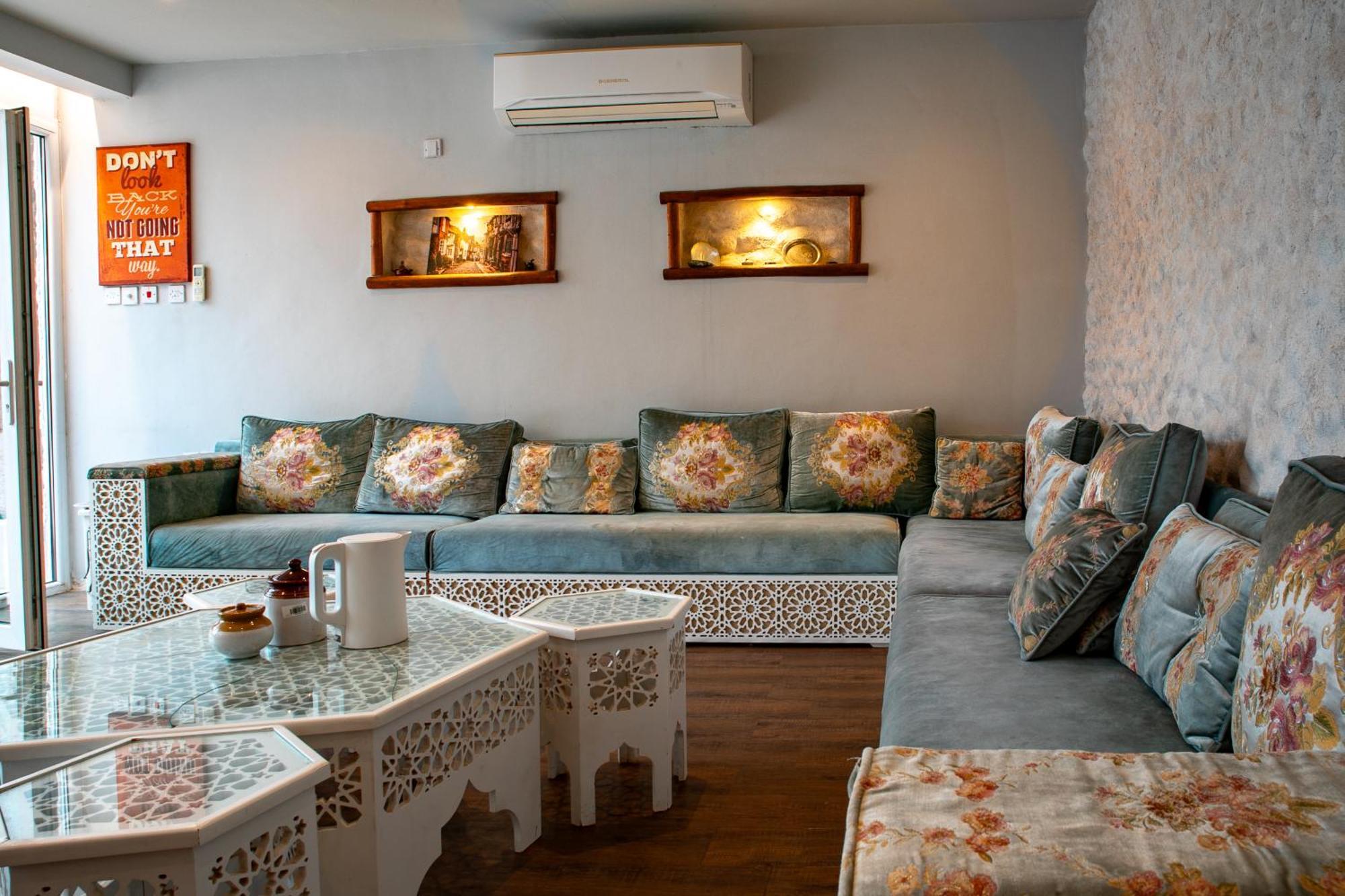 Elegant Garden Stay With 2 Living Areas, 2 Bedrooms, 1 Full And 1 Half Bath For 6 Guests Umm Al Amad Exteriör bild