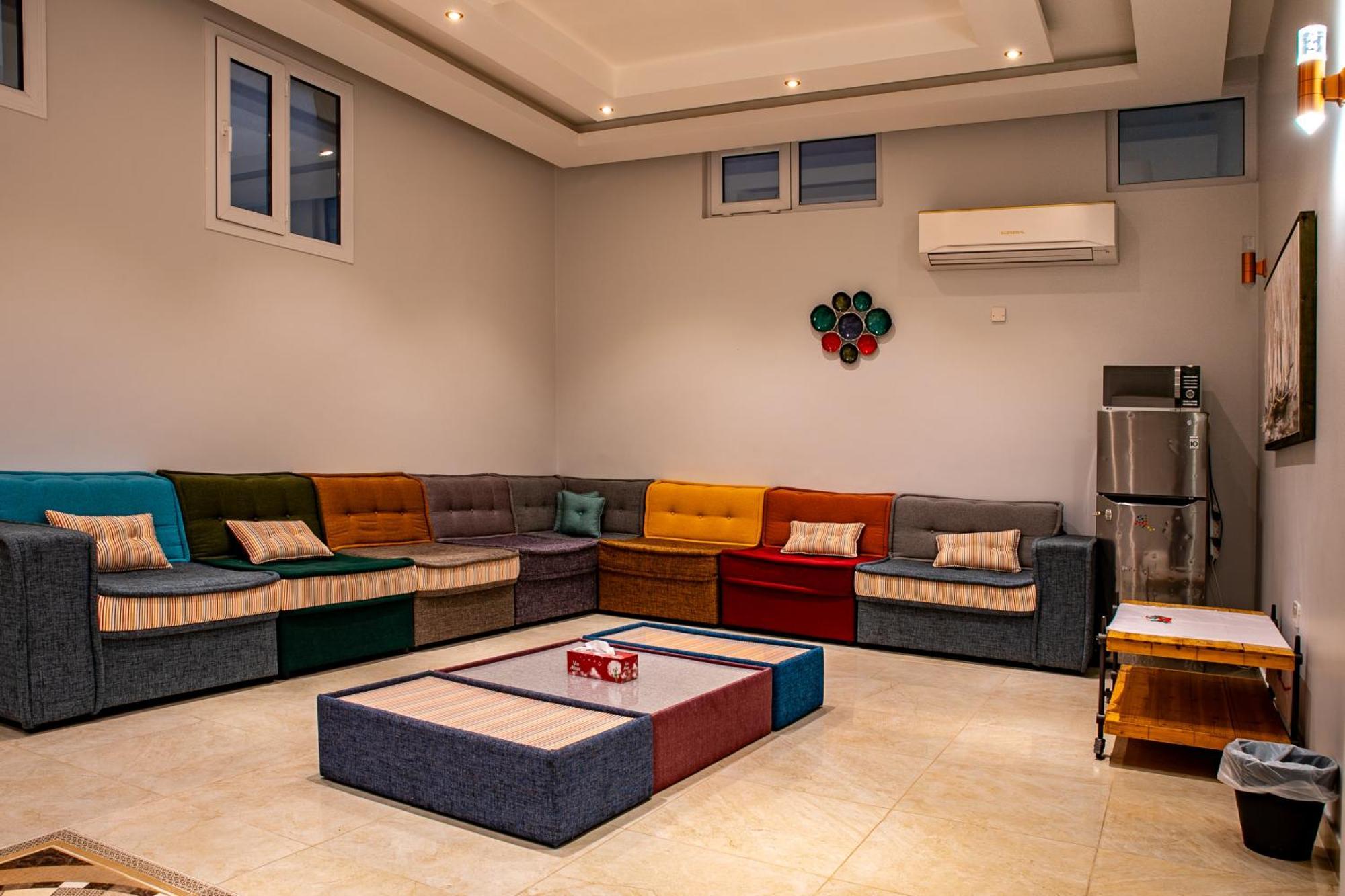 Elegant Garden Stay With 2 Living Areas, 2 Bedrooms, 1 Full And 1 Half Bath For 6 Guests Umm Al Amad Exteriör bild